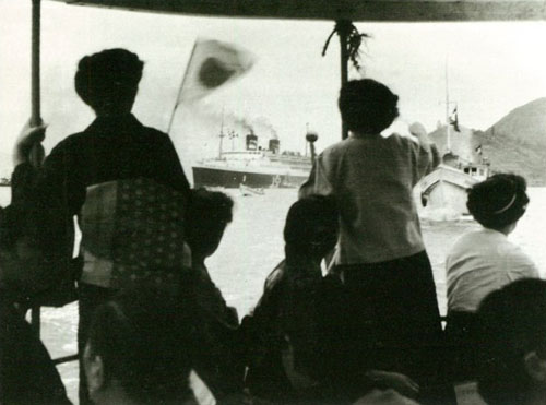 women waiting for the ship that was packed with returners