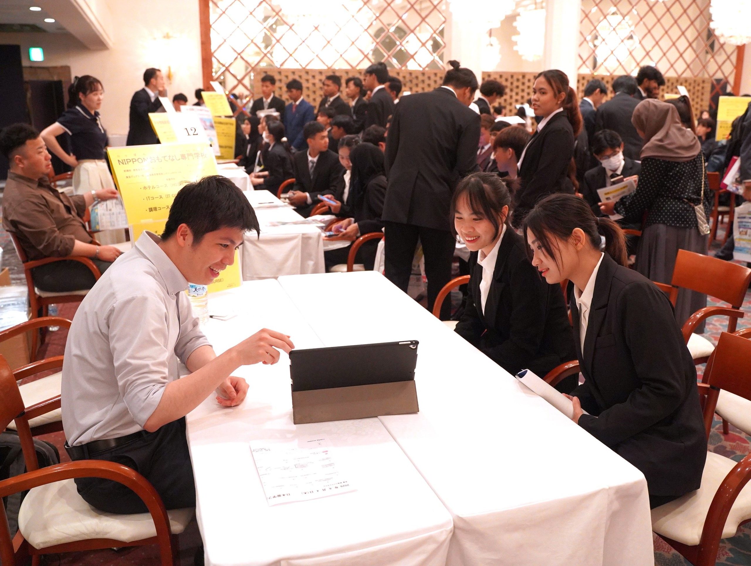 留学フェアを開催しました